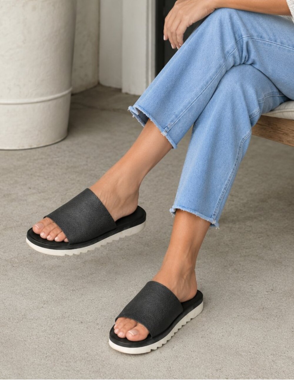 Italian Pebble Leather Platform Slide Sandals Women’s  EU 40 / Women’s 9–9 Black